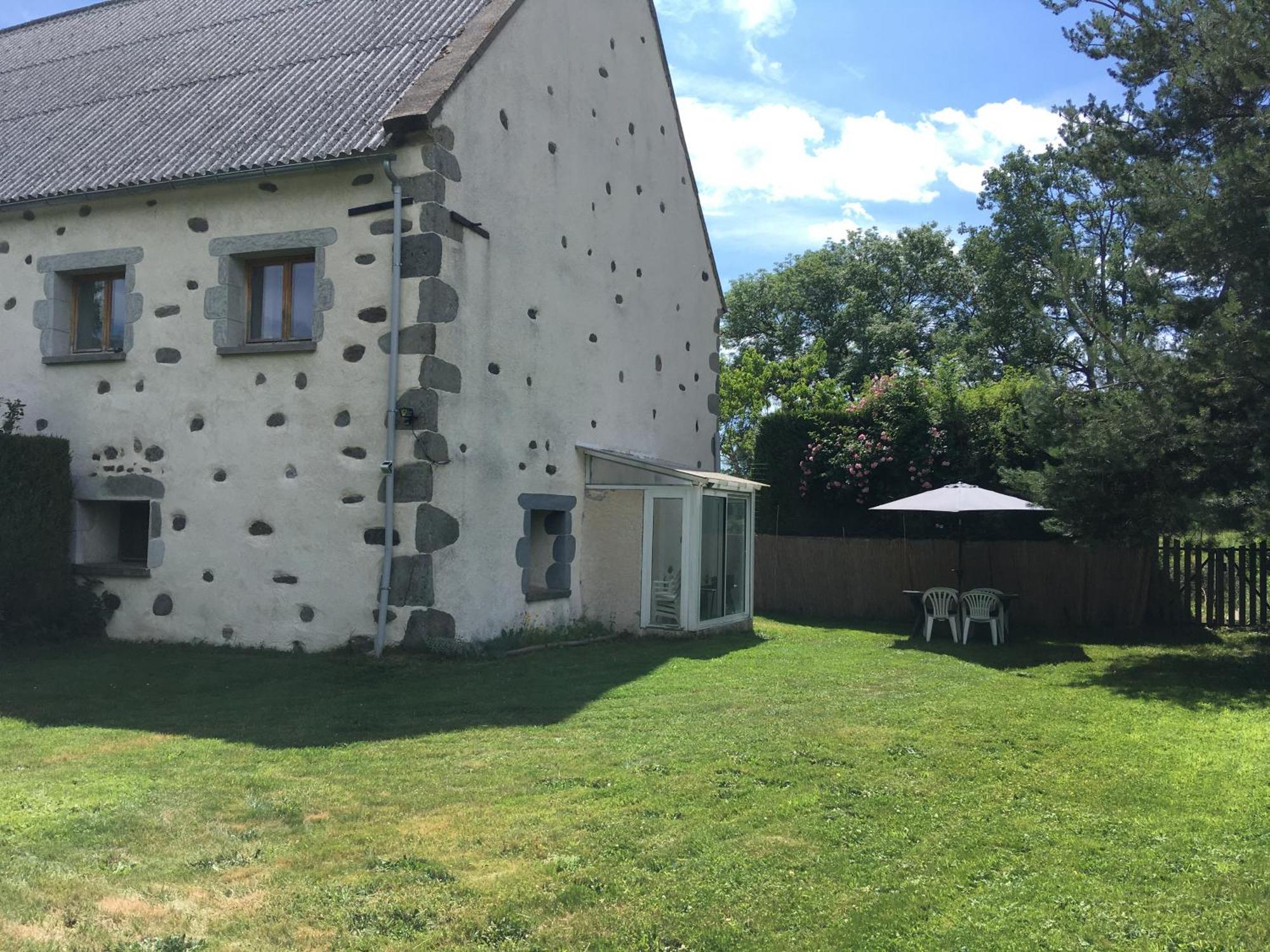 Gite Rural - Grange Des Pres Blancs Chaine Des Puys Le Vernet-Sainte-Marguerite Exterior photo